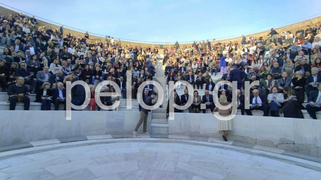 Λίνα Μενδώνη: «Το Ρωμαϊκό Ωδείο ξαναγίνεται η καρδιά της Πάτρας» - «Αποδίδουμε όχι μόνο ένα μνημείο, αλλά έναν ολόκληρο αρχαιολογικό χώρο»