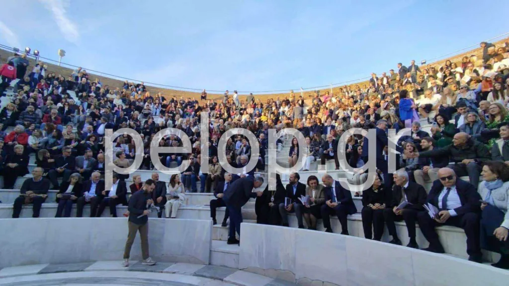 Λίνα Μενδώνη: «Το Ρωμαϊκό Ωδείο ξαναγίνεται η καρδιά της Πάτρας» - «Αποδίδουμε όχι μόνο ένα μνημείο, αλλά έναν ολόκληρο αρχαιολογικό χώρο» Λίνα Μενδώνη: «Το Ρωμαϊκό Ωδείο ξαναγίνεται η καρδιά της Πάτρας» - «Αποδίδουμε όχι μόνο ένα μνημείο, αλλά έναν ολόκληρο αρχαιολογικό χώρο»