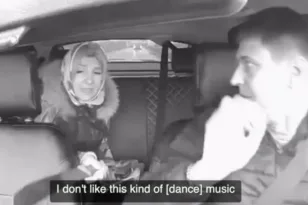 ΒΙΝΤΕΟ με γυναίκα να απειλεί με ματσέτα ταξιτζή, δεν της άρεσε τραγούδι!