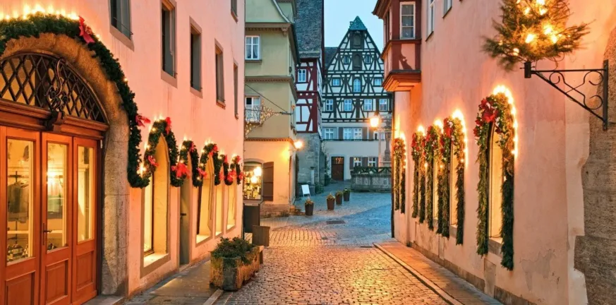 Χριστούγεννα 2025: Προορισμοί που ξεχωρίζουν στις φετινές γιορτές, εκεί που η μαγεία γίνεται ταξίδι!