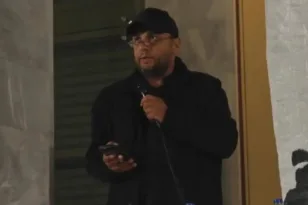 «Ο πόνος έγινε φλόγα μέσα μου»: Ο Πάνος Ρούτσι συγκλόνισε στο Πολυτεχνείο μιλώντας για τον γιο του, Ντένις, και τα Τέμπη