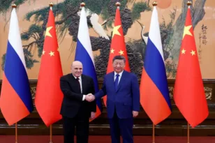 «Μήνυμα» στις ΗΠΑ από Ρωσία και Κίνα: Θα δώσουμε κοινή απάντηση σε αντίπαλα μονομερή οικονομικά μέτρα