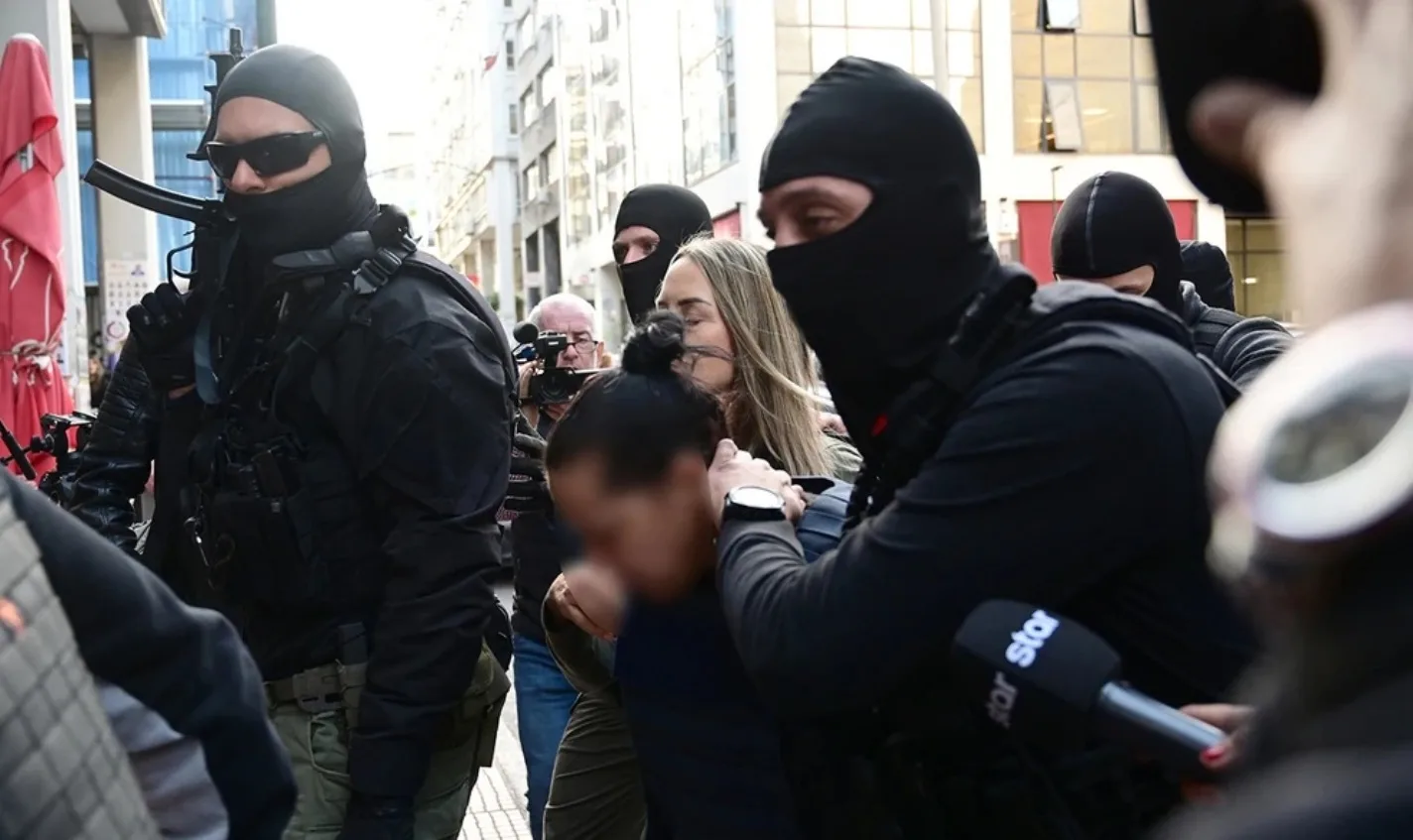 Προθεσμία για την Παρασκευή ζήτησε η 46χρονη της Σαλαμίνας – Υπό ψυχολογική υποστήριξη στο Ναυτικό Νοσοκομείο ο σύζυγός της