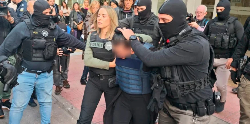 «Μαμά είσαι καλά;»: Το μήνυμα στο κινητό και οι απενεργοποιημένες κάμερες - Νέα δεδομένα για τη δολοφονία στη Σαλαμίνα"