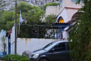 Ληστεία μετά φόνου στη Σαλαμίνα: Σκότωσαν 75χρονη με μπουκάλι στο κεφάλι μέσα στο σπίτι της - Μαρτυρικός ο θάνατός της