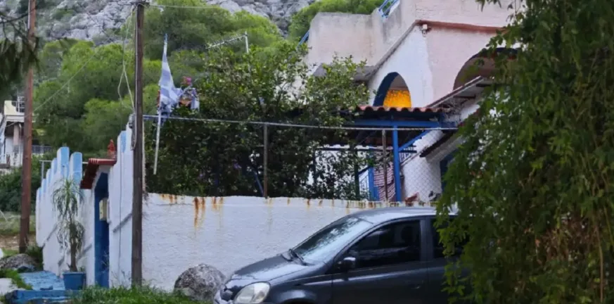 Ληστεία μετά φόνου στη Σαλαμίνα: Σκότωσαν 75χρονη με μπουκάλι στο κεφάλι μέσα στο σπίτι της - Μαρτυρικός ο θάνατός της Ληστεία μετά φόνου στη Σαλαμίνα: Σκότωσαν 75χρονη με μπουκάλι στο κεφάλι μέσα στο σπίτι της - Μαρτυρικός ο θάνατός της