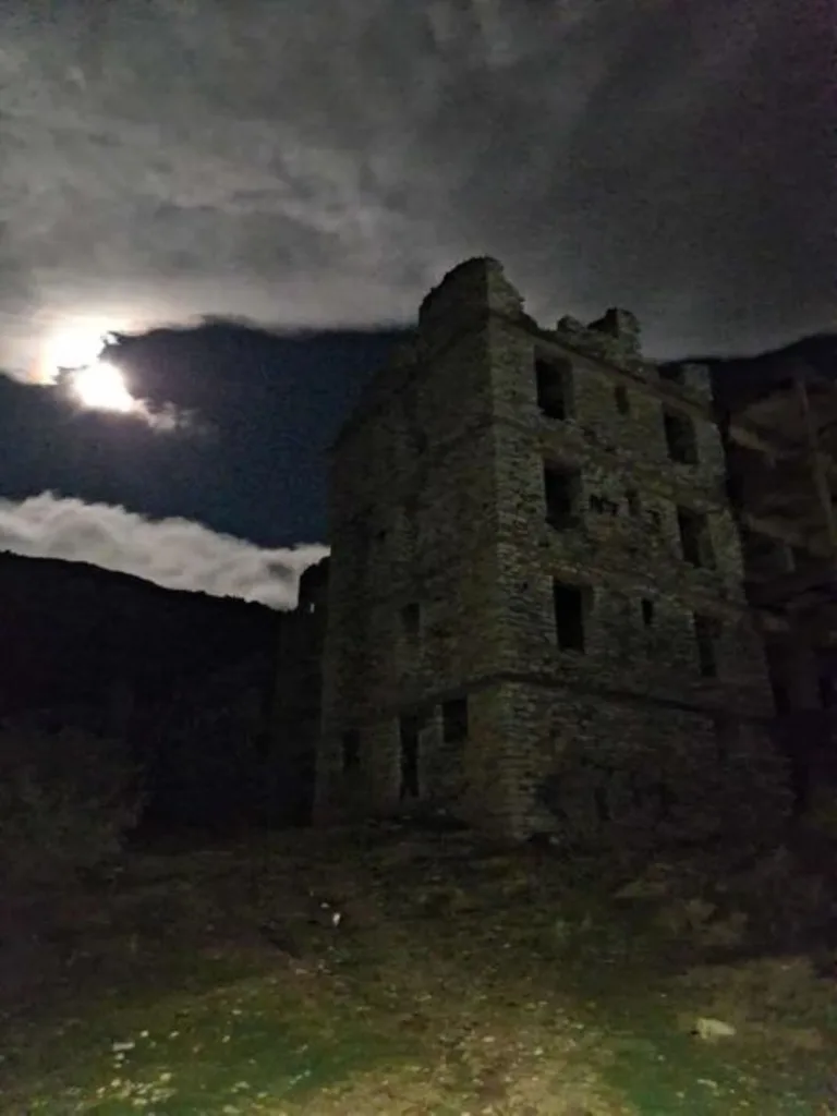 Κυνηγώντας φαντάσματα στα 666 μέτρα,ΦΩΤΟ Κυνηγώντας φαντάσματα στα 666 μέτρα,ΦΩΤΟ