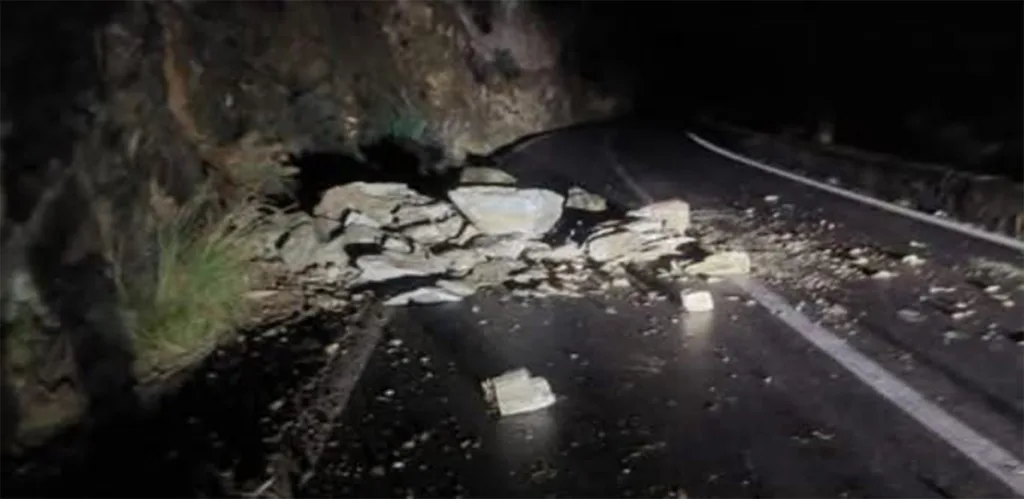 Σαντορίνη: Καταστροφικό πέρασμα από την κακοκαιρία Adel ΦΩΤΟ, ΒΙΝΤΕΟ