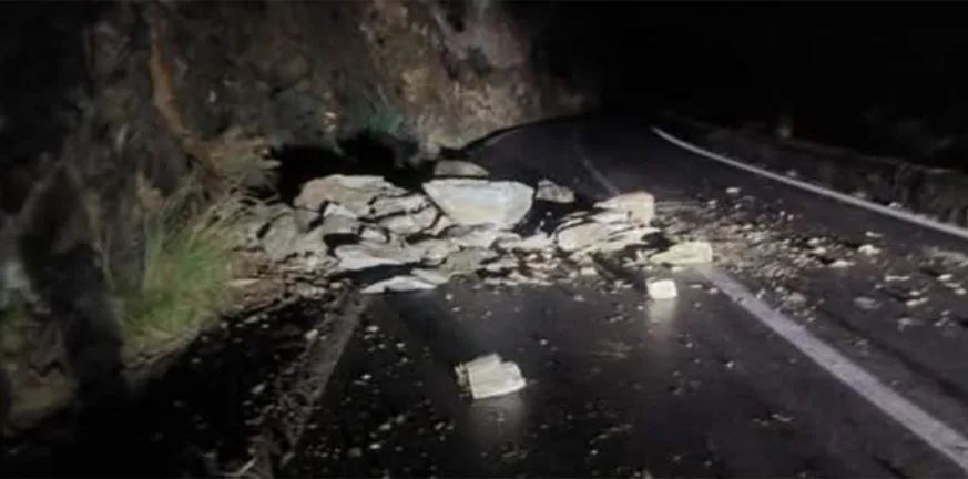 Σαντορίνη: Καταστροφικό πέρασμα από την κακοκαιρία Adel ΦΩΤΟ, ΒΙΝΤΕΟ