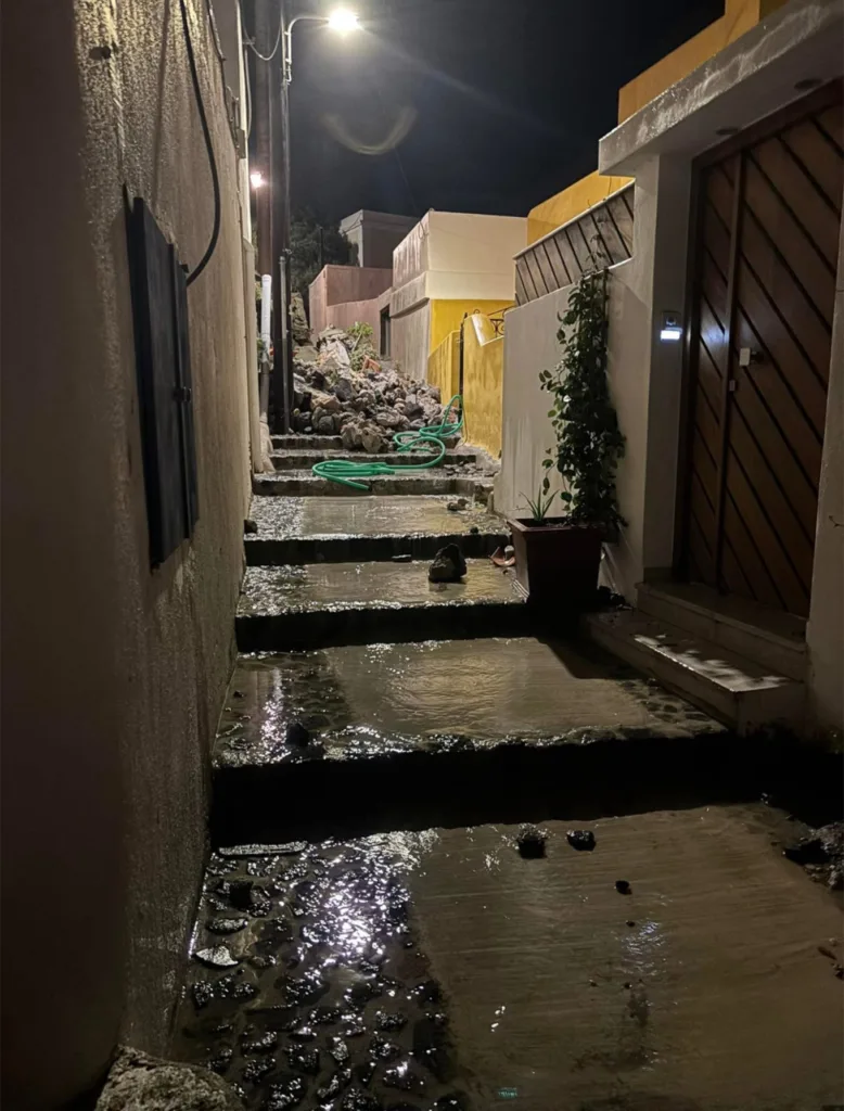 Σαντορίνη: Καταστροφικό πέρασμα από την κακοκαιρία Adel ΦΩΤΟ, ΒΙΝΤΕΟ
