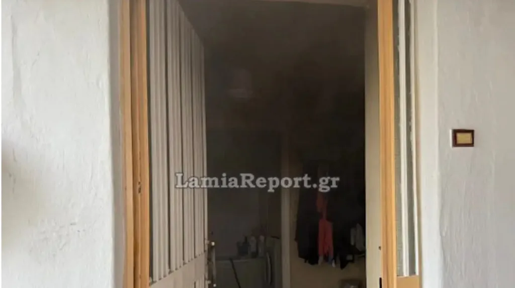 Φωτιά στη Λαμία: Απεγκλώβισαν ηλικιωμένη μέσα από το σπίτι της ΦΩΤΟ Φωτιά στη Λαμία: Απεγκλώβισαν ηλικιωμένη μέσα από το σπίτι της ΦΩΤΟ