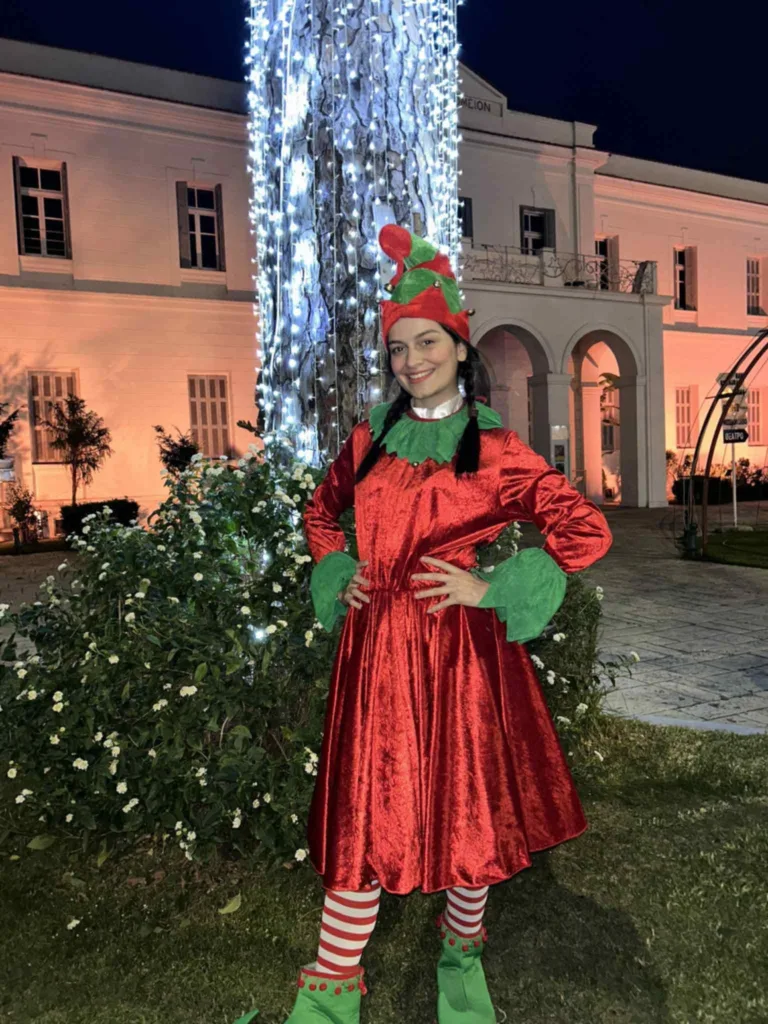 «Το σεντούκι της γιαγιάς»: Χριστουγεννιάτικη οικογενειακή παράσταση στο Royal Theater Patras με μηνύματα και μαγεία