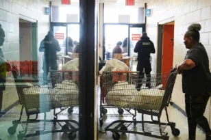 «Παγώνει» η επισιτιστική βοήθεια στις ΗΠΑ: Το Ανώτατο Δικαστήριο δίνει παράταση στην κυβέρνηση Τραμπ εν μέσω shutdown