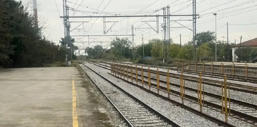 ΟΣΕ: «Καμία αμαξοστοιχία δεν μπήκε σε λάθος γραμμή» - Διάψευση για το περιστατικό στη Σίνδο και εξηγήσεις για την ελεγχόμενη παλινδρόμηση