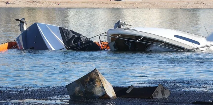 Πολυτελή γιοτ βυθισμένα στη Μαρίνα Ζέας, πως εκδηλώθηκε πυρκαγιά ΦΩΤΟ - ΒΙΝΤΕΟ