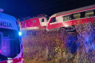 Σοβαρό σιδηροδρομικό ατύχημα στη Σλοβακία: Δεκάδες τραυματίες από σύγκρουση τρένων