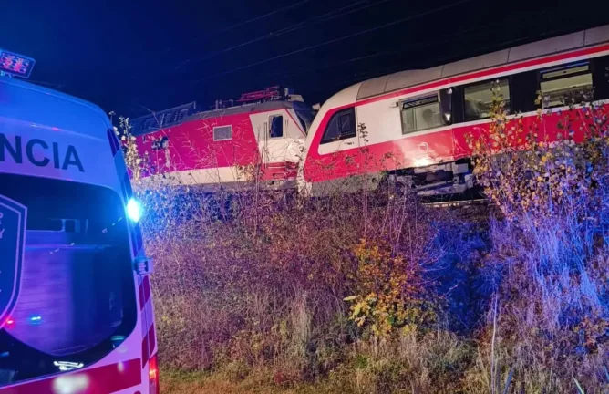 Σοβαρό σιδηροδρομικό ατύχημα στη Σλοβακία: Δεκάδες τραυματίες από σύγκρουση τρένων ΒΙΝΤΕΟ