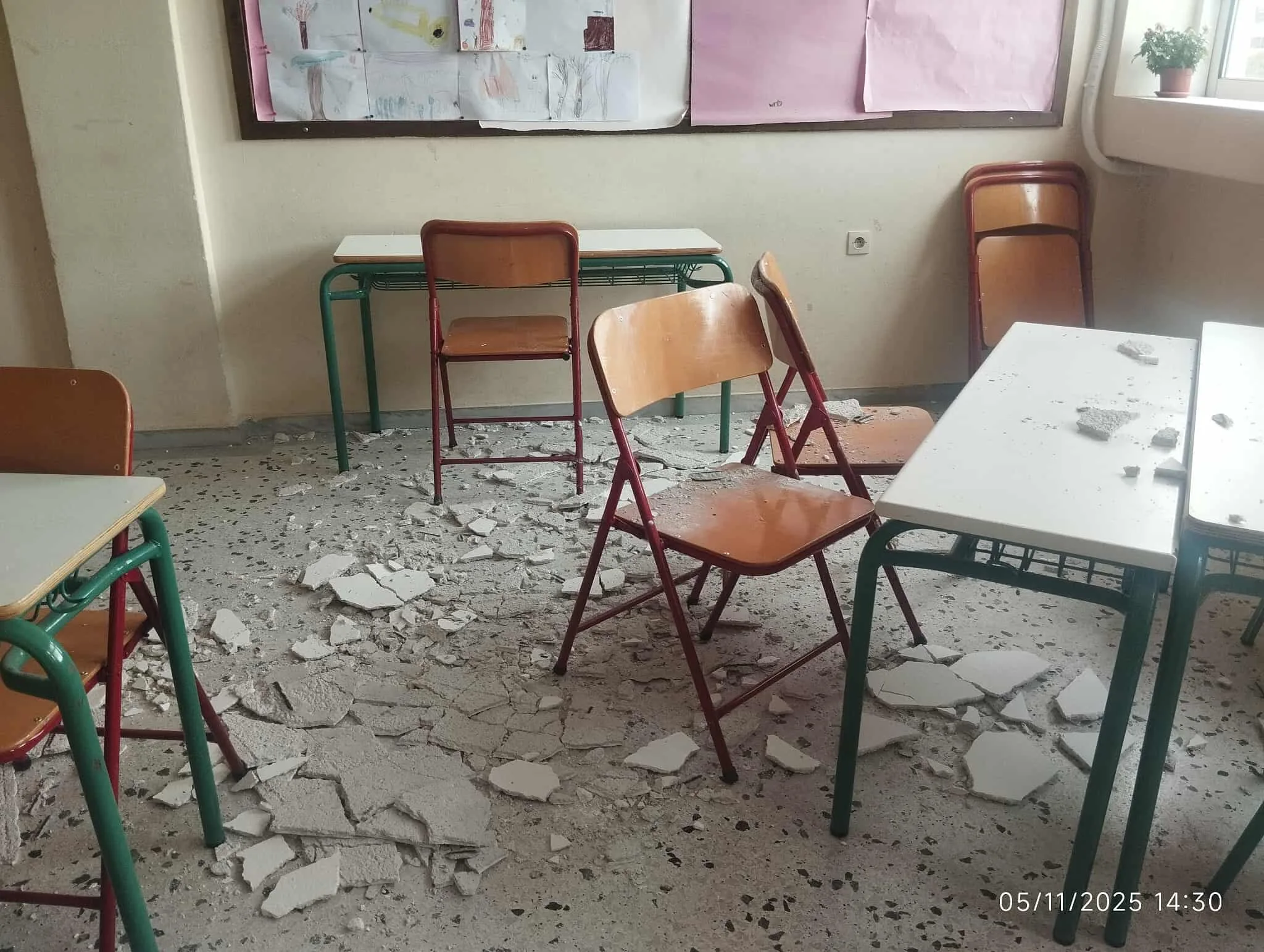 Νέο περιστατικό με πτώση σοβάδων σε σχολείο - Από θαύμα γλίτωσαν μαθητές στην Ηγουμενίτσα ΒΙΝΤΕΟ Νέο περιστατικό με πτώση σοβάδων σε σχολείο - Από θαύμα γλίτωσαν μαθητές στην Ηγουμενίτσα ΒΙΝΤΕΟ