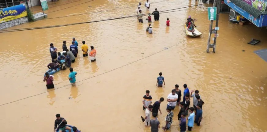 Νοτιοανατολική Ασία: Φονικές πλημμύρες, αγγίζουν τους 350 νεκρούς, ολόκληρες περιοχές κάτω από τα νερά, ΒΙΝΤΕΟ