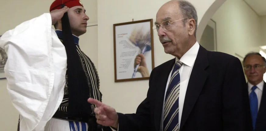 Εννέα χρόνια χωρίς τον Κωστή Στεφανόπουλο – Ο Πρόεδρος που τίμησε το αξίωμα και αγάπησαν οι Έλληνες