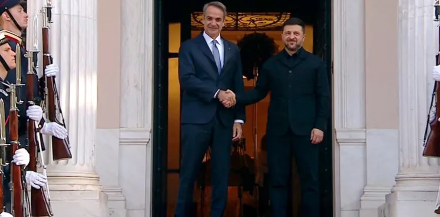 Μητσοτάκης-Ζελένσκι: Πέφτουν υπογραφές στο Μαξίμου παρουσία και της κ. Γκιλφόιλ