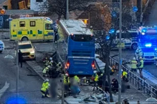 Σουηδία: Ταυτοποιήθηκαν οι γυναίκες που παρασύρθηκαν και σκοτώθηκαναπό λεωφορείο στη Στοκχόλμη