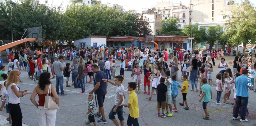 Αχαΐα: «Πνίγονται» οι διευθυντές σχολείων - Δάσκαλοι καλούνται να δοκιμάζουν φαγητά και να ελέγχουν οχήματα