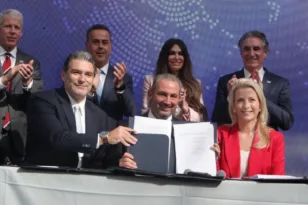 Υπεγράφη η συμφωνία-ορόσημο Ελλάδας–ΗΠΑ για LNG: Η χώρα στον πυρήνα του ενεργειακού χάρτη της Ευρώπης