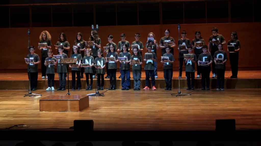 Πάτρα: Μικροί μαθητές ένωσαν φωνές ελπίδας στη φιλανθρωπική συναυλία για τις πυρόπληκτες περιοχές