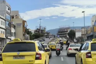 Πομπή ταξί προς το Υπουργείο: 48ωρη απεργία και συμβολική περικύκλωση κατά της νέας ΚΥΑ