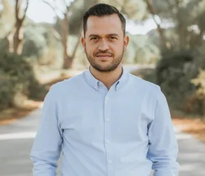 Αχαΐα: «Πνίγονται» οι διευθυντές σχολείων - Δάσκαλοι καλούνται να δοκιμάζουν φαγητά και να ελέγχουν οχήματα