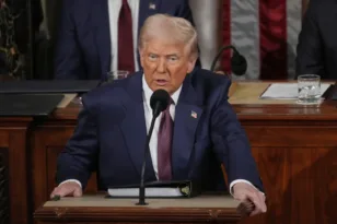 Πιέσεις στον Τραμπ ενόψει πιθανής ψηφοφορίας για τα αρχεία Έπσταϊν στο Κογκρέσο