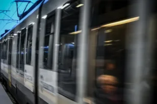 Σύγκρουση τρένου με δίκυκλο, εξαφανίστηκε ο οδηγός του δίκυκλου!