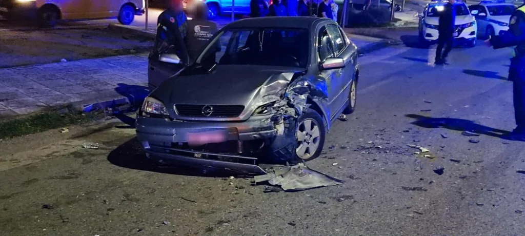 Ερμίτσα: Τροχαίο με σφοδρή σύγκρουση δύο αυτοκινήτων, ΦΩΤΟ