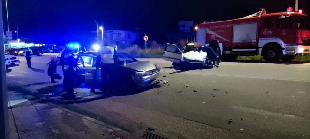 Ερμίτσα: Τροχαίο με σφοδρή σύγκρουση δύο αυτοκινήτων, ΦΩΤΟ