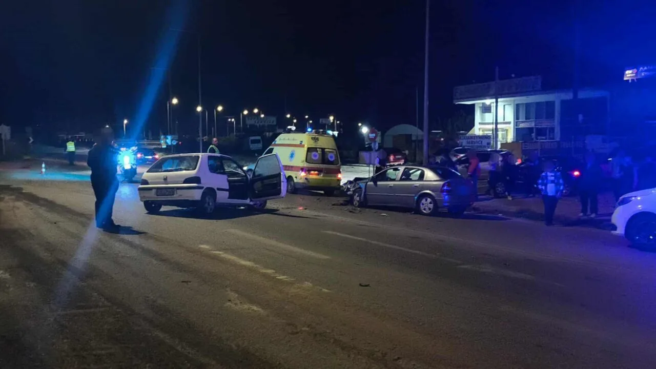 Ερμίτσα: Τροχαίο με σφοδρή σύγκρουση δύο αυτοκινήτων, ΦΩΤΟ Ερμίτσα: Τροχαίο με σφοδρή σύγκρουση δύο αυτοκινήτων, ΦΩΤΟ