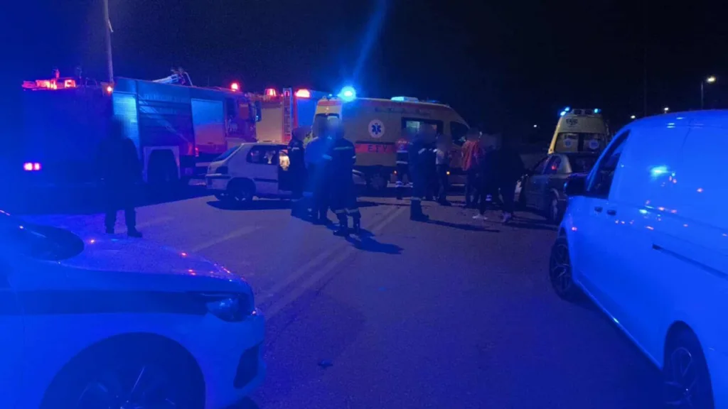 Ερμίτσα: Τροχαίο με σφοδρή σύγκρουση δύο αυτοκινήτων, ΦΩΤΟ