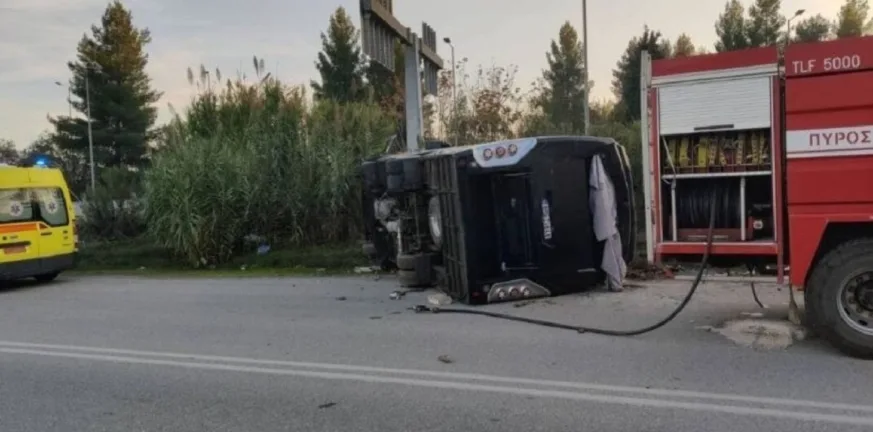 Το σκυλί που “έριξε” το πούλμαν: 14 τραυματίες στο Βελεστίνο - Ο οδηγός απέφυγε το ζώο και βγήκε από τον δρόμο