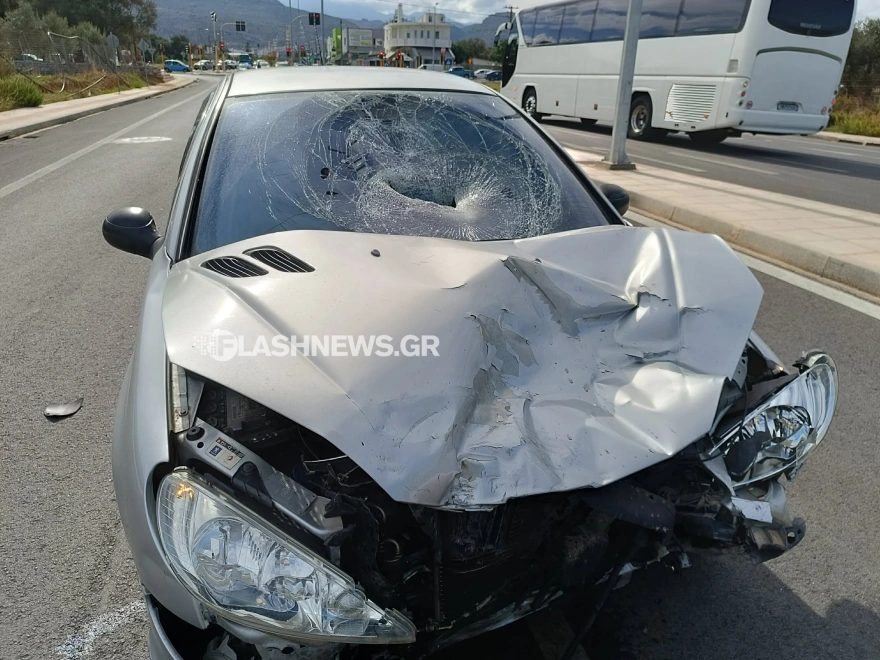 Σοβαρό τροχαίο με σφοδρή σύγκρουση, η οδηγός μηχανής χτύπησε στο παρμπρίζ! ΦΩΤΟ Σοβαρό τροχαίο με σφοδρή σύγκρουση, η οδηγός μηχανής χτύπησε στο παρμπρίζ! ΦΩΤΟ