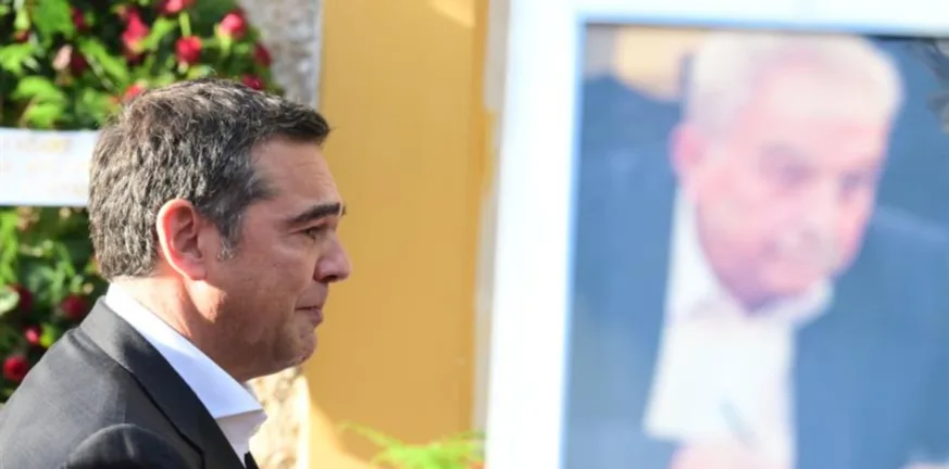 Λύγισε ο Αλέξης Τσίπρας στην κηδεία Φλαμπουράρη: «Αλέκο, δεν σε αποχαιρετώ - Θα είσαι πάντα στο DNA μας»