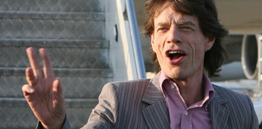 «Ήταν μεγάλη τιμή να συναντήσω μερικούς από τους νέους μαθητές», η επίσκεψη του Μικ Τζάγκερ στο παλιό του σχολείο ΦΩΤΟ