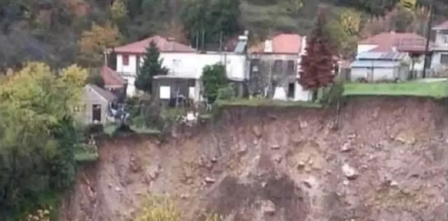 Κακοκαιρία «Adel»: Τεράστια κατολίσθηση στα Τζουμέρκα - Σπίτια “κρέμονται στον αέρα”