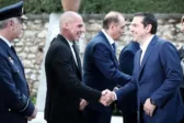Guardian: «Σφοδρή δολοφονία χαρακτήρα» οι αναφορές Τσίπρα για Βαρουφάκη στο νέο βιβλίο