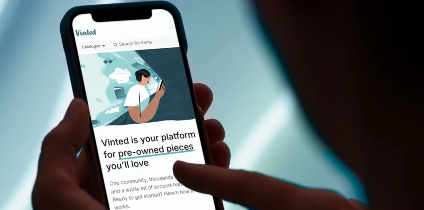 Μεγάλο σκάνδαλο στη Γαλλία και με Vinted: Πορνογραφία μέσα από μαγιό και εσώρουχα