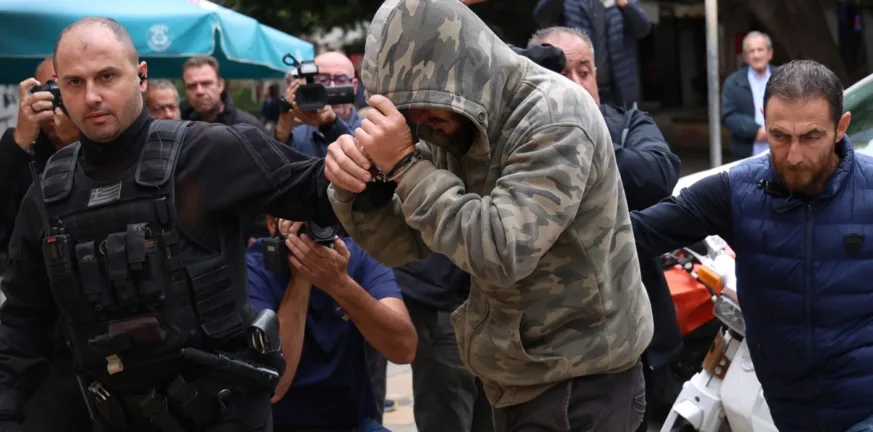 Το βίντεο που πρόδωσε τον 23χρονο στα Βορίζια: Λίγα λεπτά μετά, η έκρηξη που άναψε το φιτίλι του μακελειού - Αρνείται τις κατηγορίες ο ίδιος