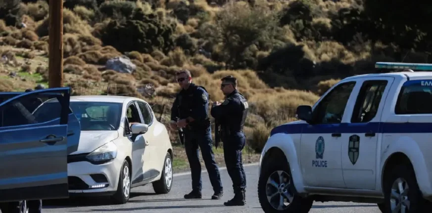 Σε πολιορκία τα Βορίζια: Ένταλμα για ανθρωποκτονία στον γαμπρό του Φανούρη Καργάκη - 300 αστυνομικοί ερευνούν όπλα, συνεργούς και νέα στοιχεία