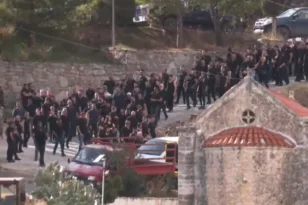 Σιωπή, δάκρυα και φόβος στα Βορίζια: Υπό δρακόντεια μέτρα η κηδεία του 39χρονου, μέσα σε χωριό που μυρίζει μπαρούτι ΒΙΝΤΕΟ