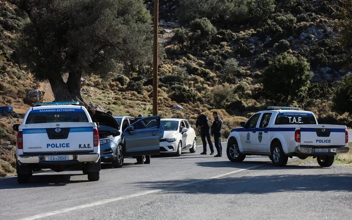 Παραδόθηκαν τα τρία αδέρφια Φραγκιαδάκη που καταζητούνταν για την εμπλοκή τους στο μακελειό στα Βορίζια Παραδόθηκαν τα τρία αδέρφια Φραγκιαδάκη που καταζητούνταν για την εμπλοκή τους στο μακελειό στα Βορίζια