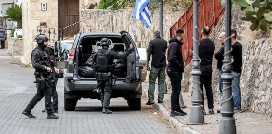 Μακελειό στα Βορίζια: Εξετάζουν τους πάντες για πυρίτιδα στα χέρια – Ψάχνουν τα όπλα οι Αρχές