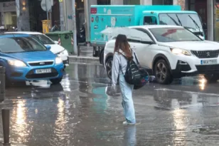 Καταιγίδες και θυελλώδεις άνεμοι βάζουν τη χώρα σε δοκιμασία - Προσοχή τις επόμενες ώρες